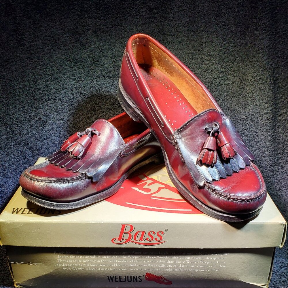 VINTAGE G H BASS KILTIE TASSEL SLIP ON WEEJUN LOAFERS...MADE IN USA
